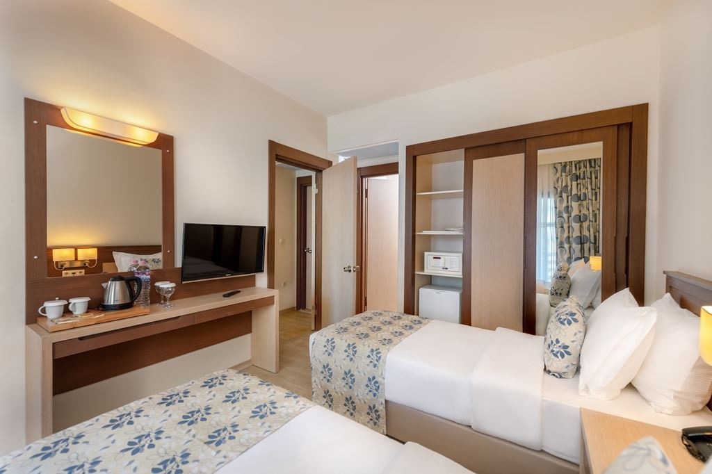 rooms-family-2-bedrooms-bungalow-garden-view