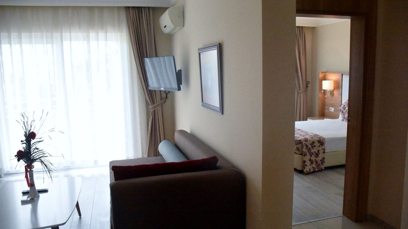 rooms-family-room-roh-main-building