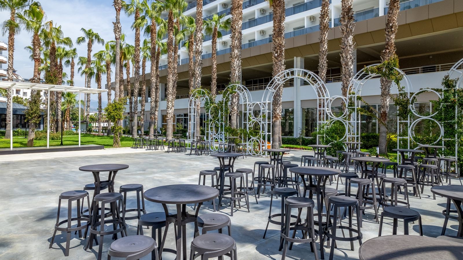 bars-white-disco-bar