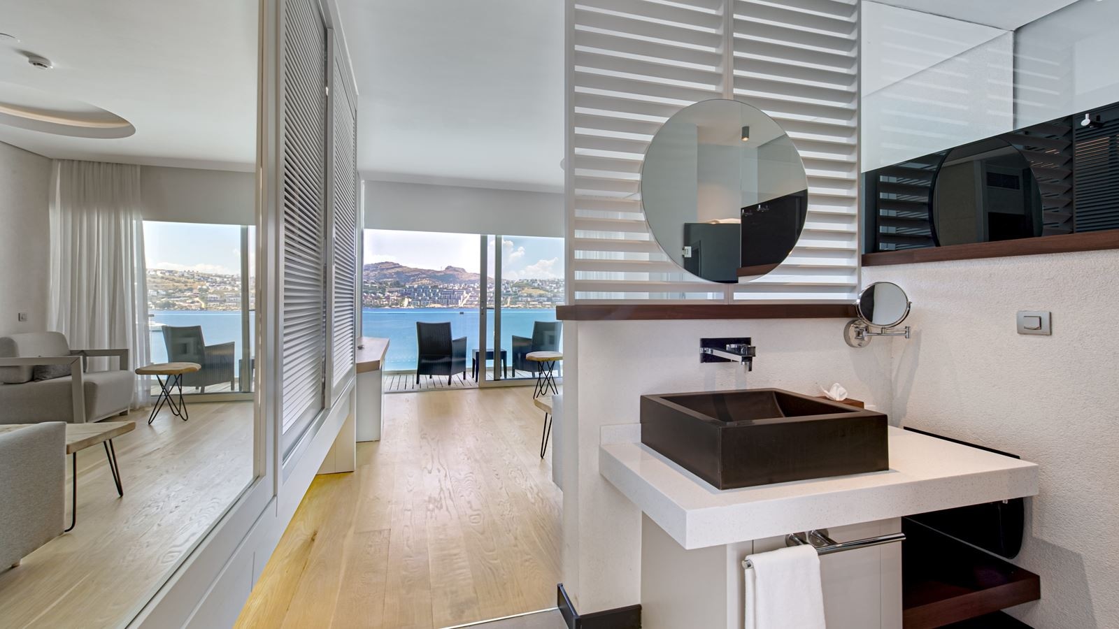 rooms-deluxe-king-suite