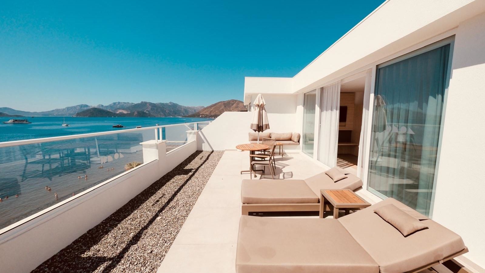 rooms-terrace-deluxe-sea-view