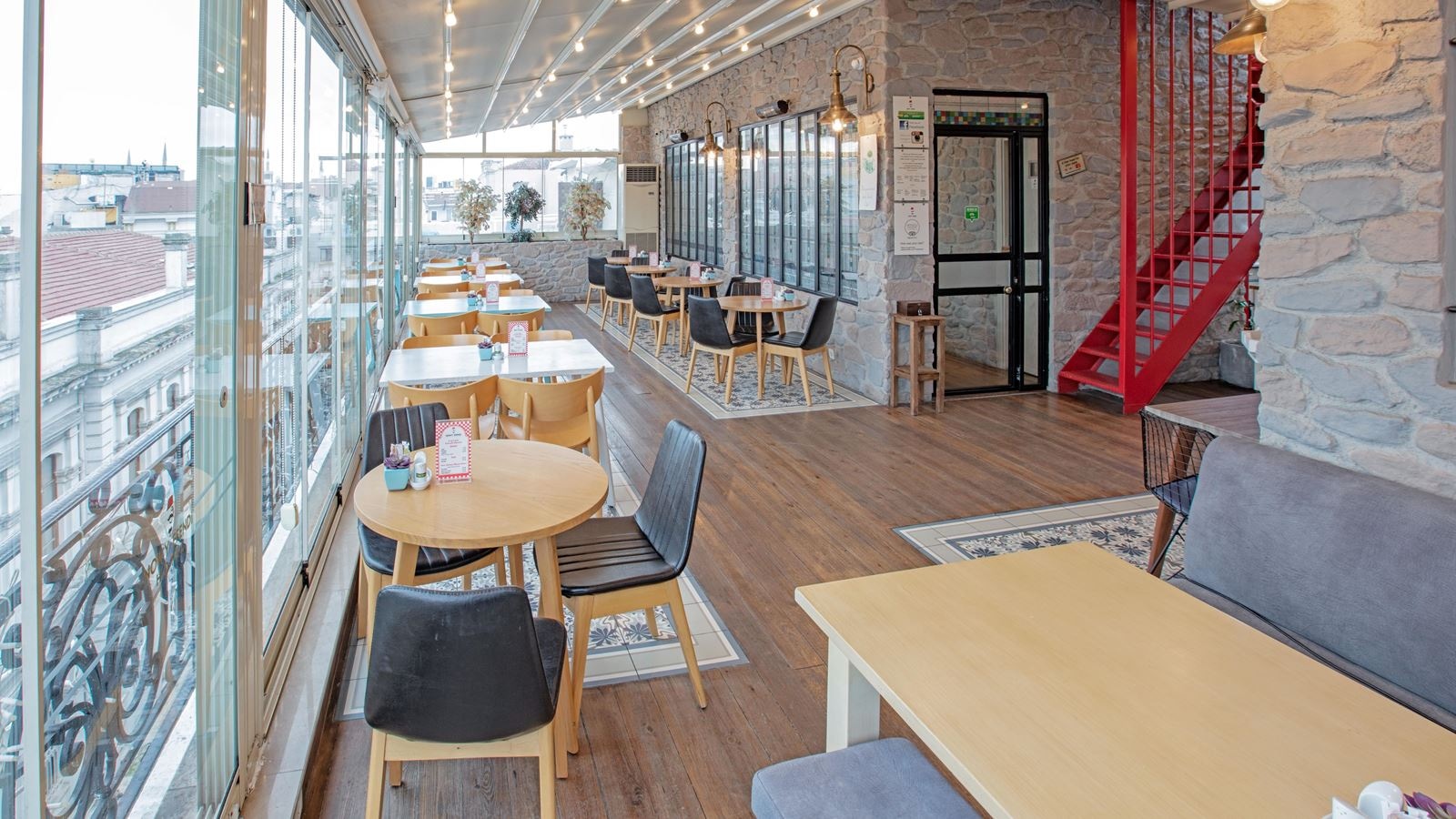 restaurants-breakfast-terrace