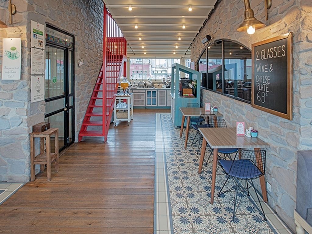 restaurants-breakfast-terrace