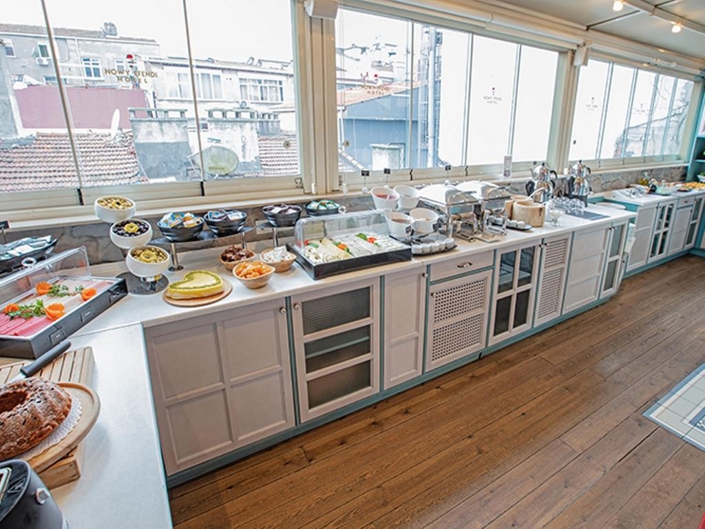 restaurants-breakfast-terrace