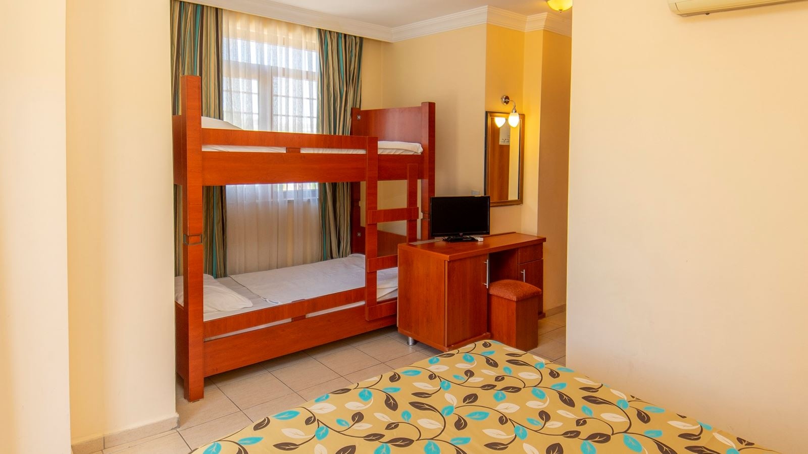 rooms-family-room-bunkbed