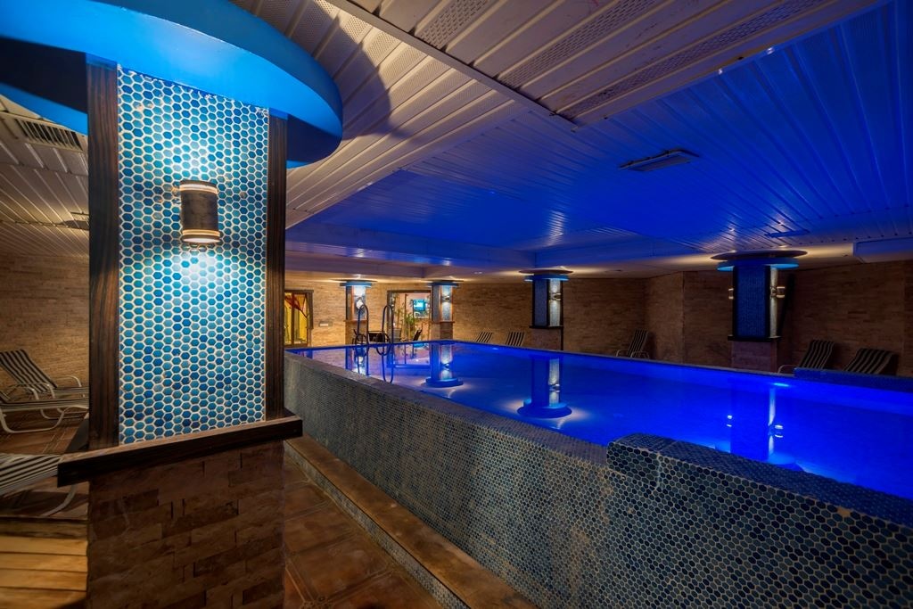 pools-indoor-pool