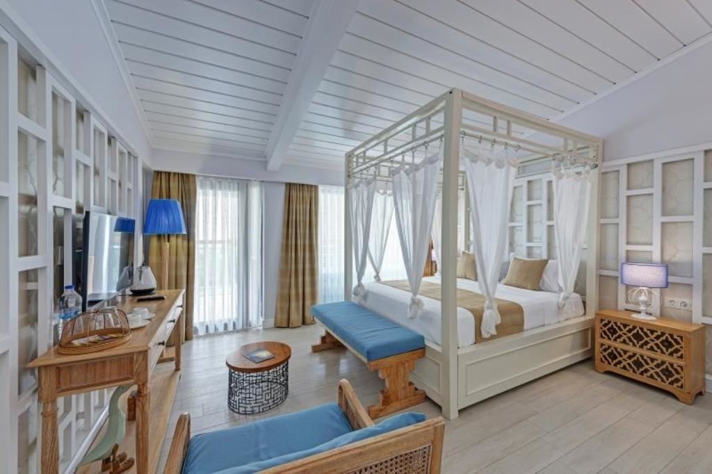rooms-deluxe-room-sea-side-view