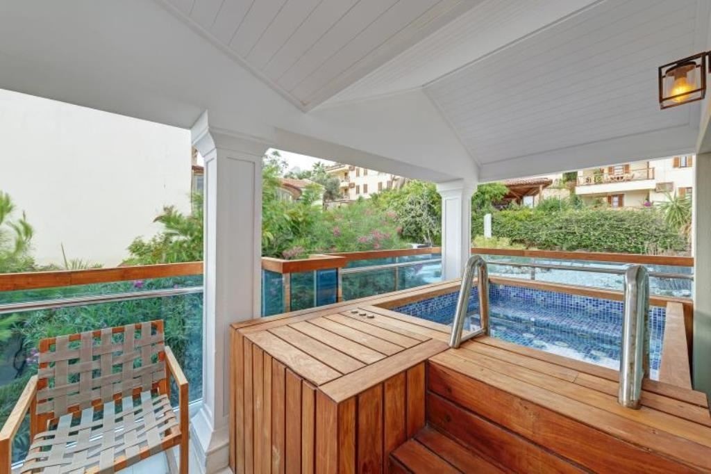 rooms-deluxe-room-sea-side-view