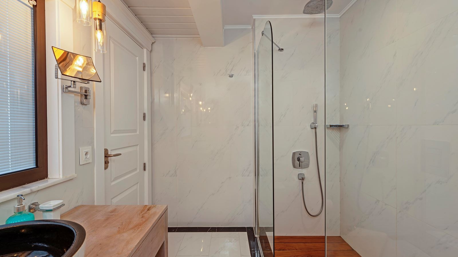 rooms-deluxe-room-sea-side-view