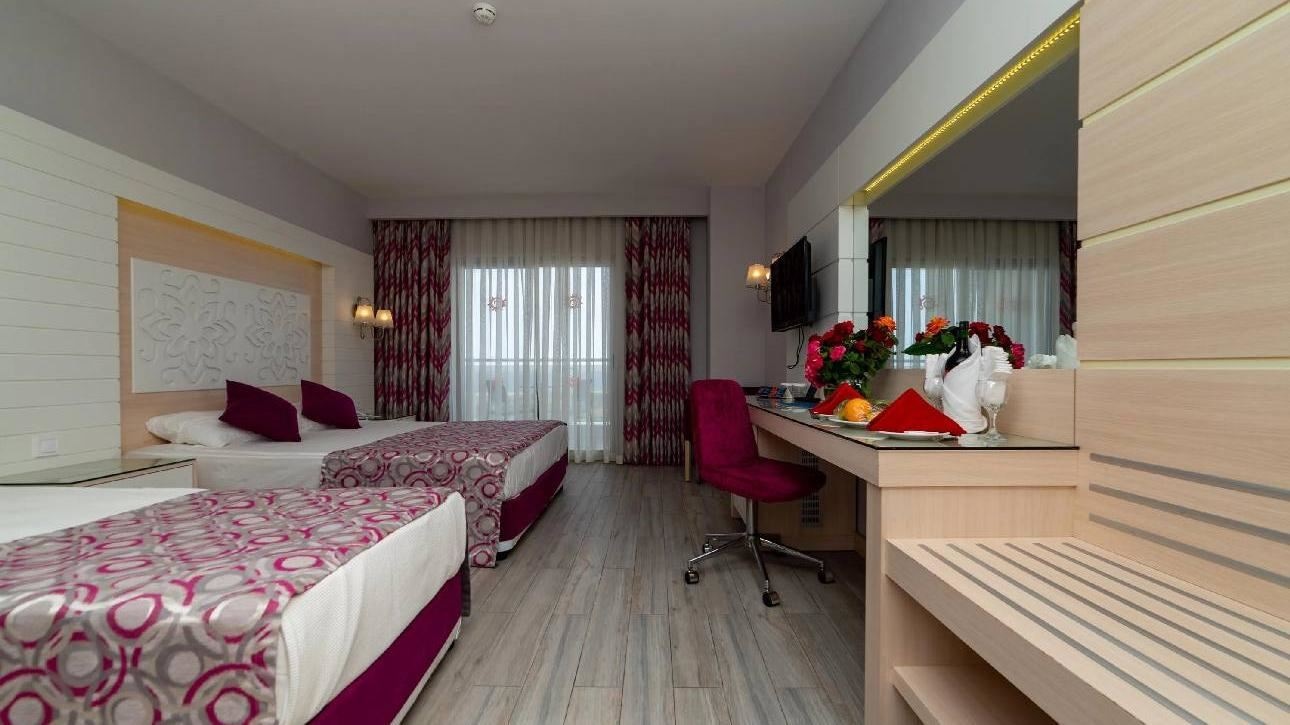 rooms-family-room-2-bedrooms-sea-view