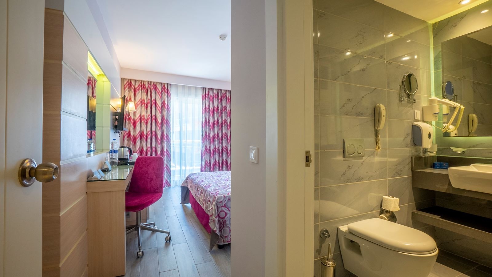 rooms-family-room-2-bedrooms-land-view