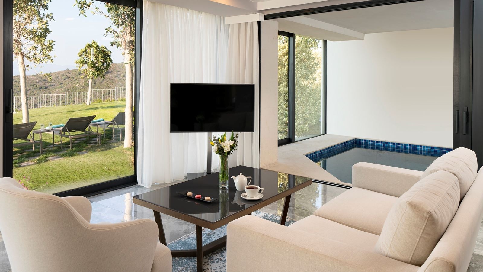 rooms-indoor-pool-suite