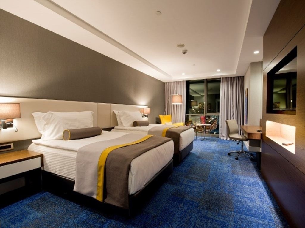 rooms-standard-room-city-view