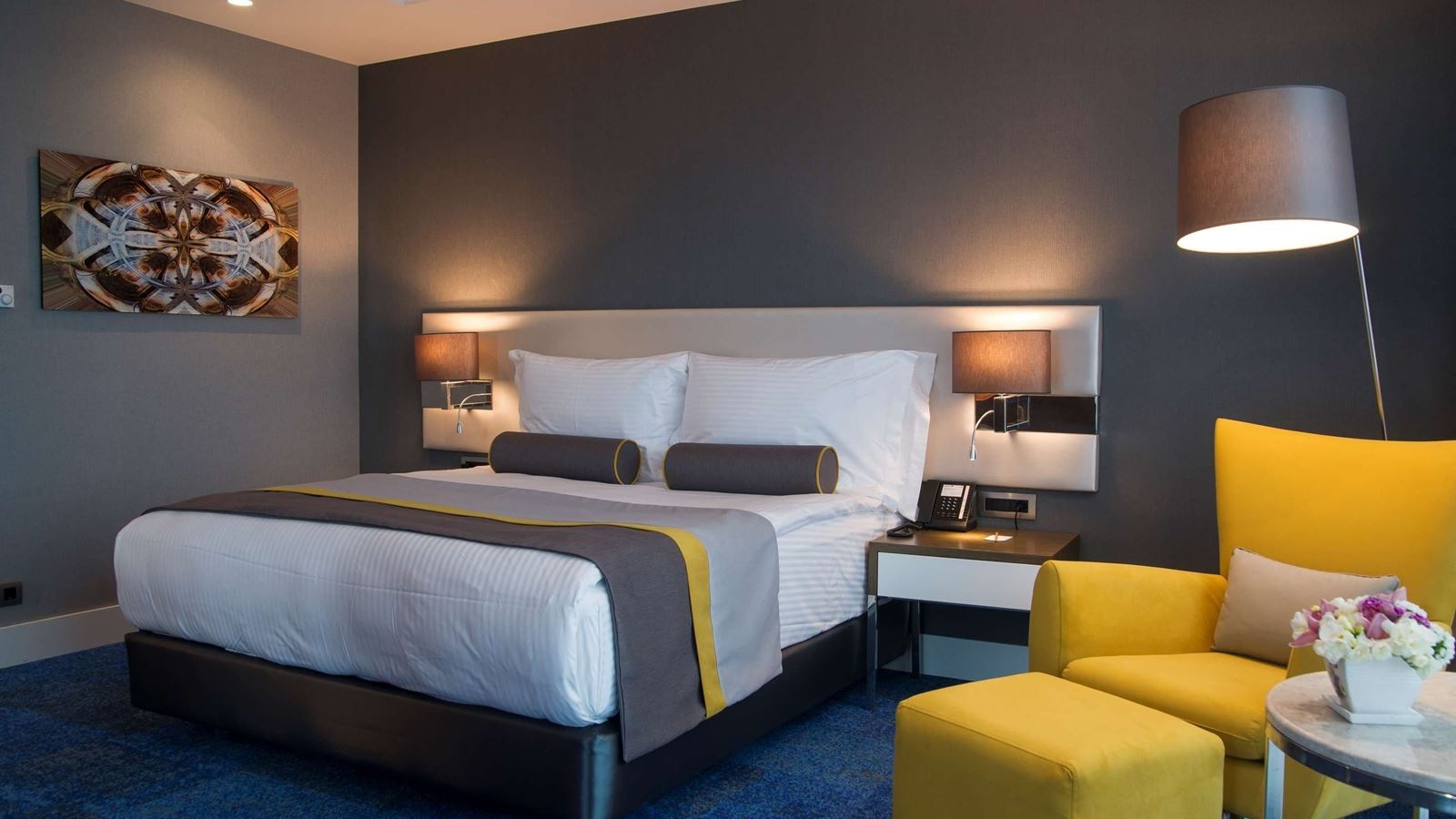 rooms-family-room-city-view