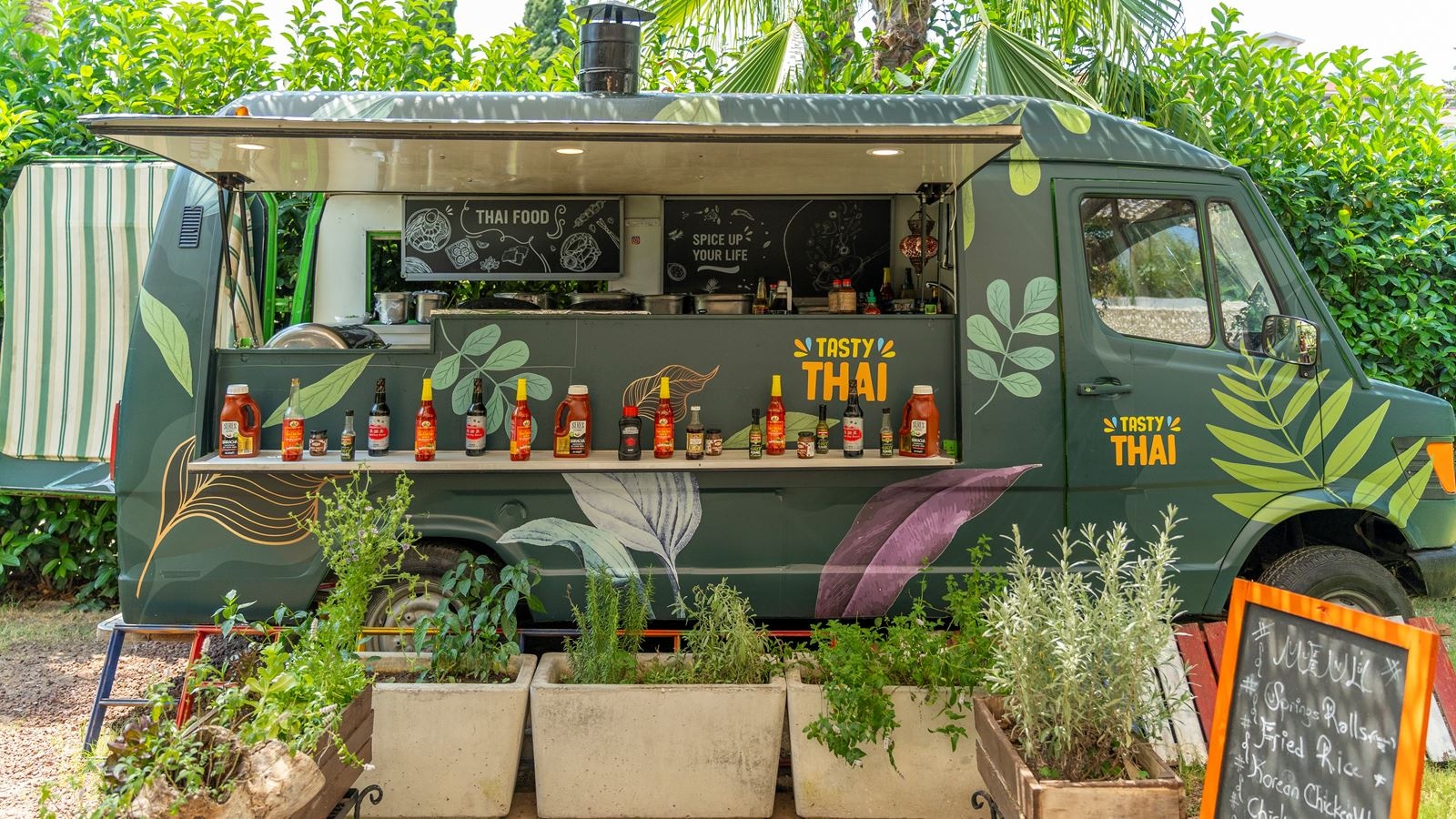 restaurants-food-trucks-mobile-kitchens-from-all-the-world