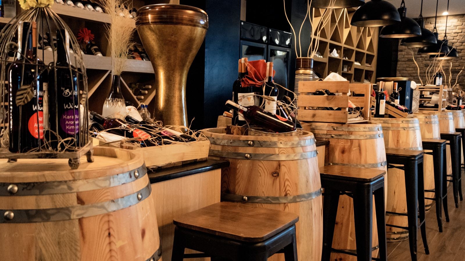 bars-grapes-wine-house