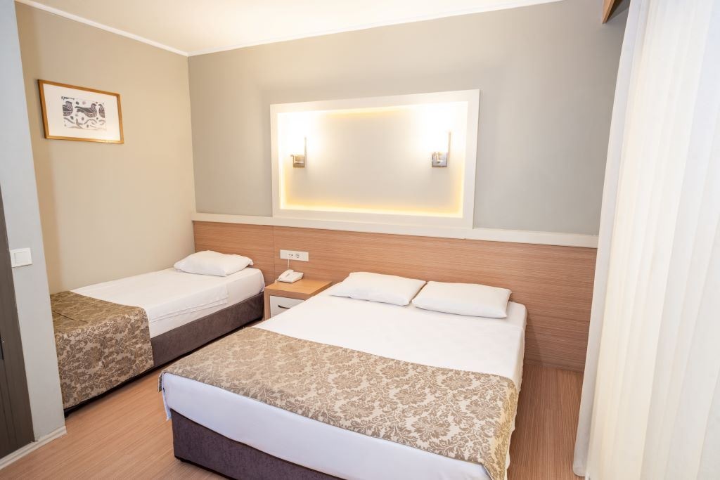 rooms-family-room-1-bedroom