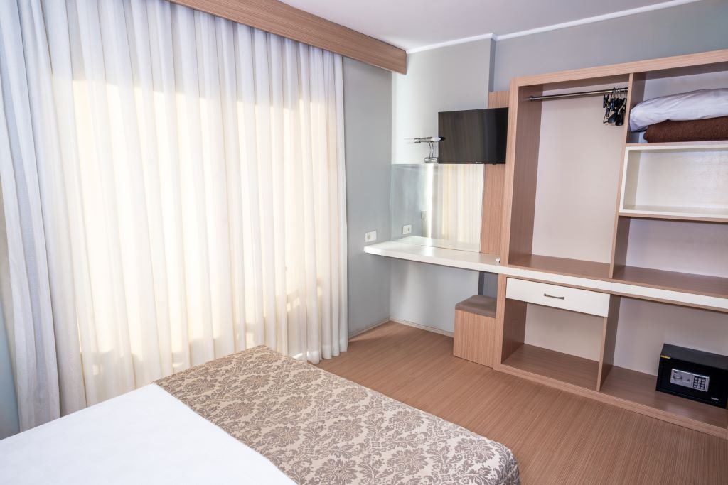 rooms-family-room-1-bedroom