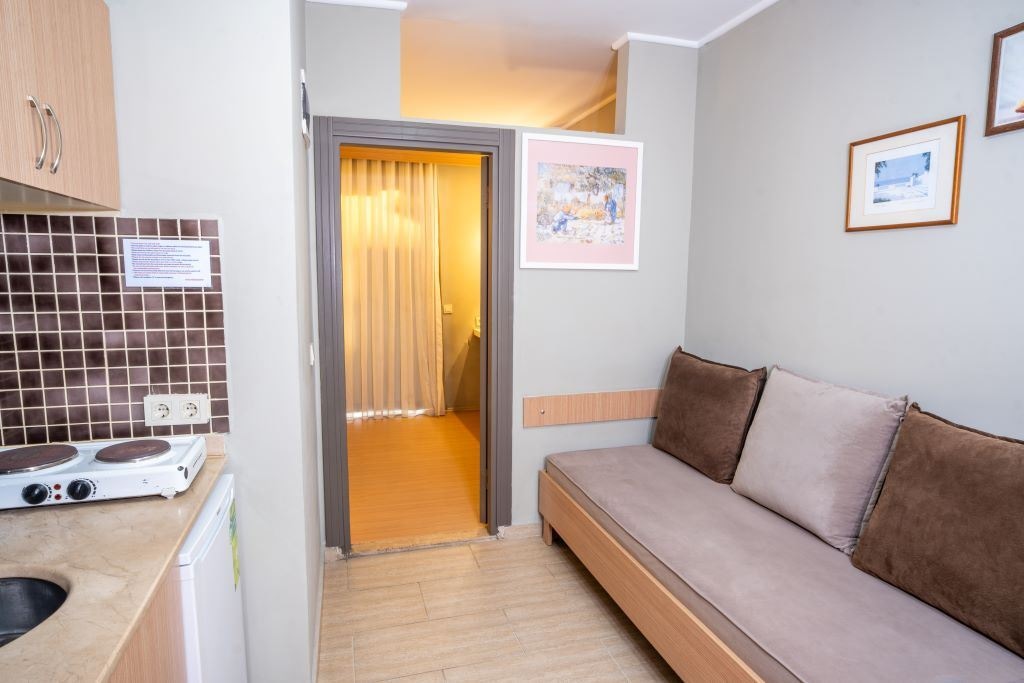 rooms-family-room-1-bedroom