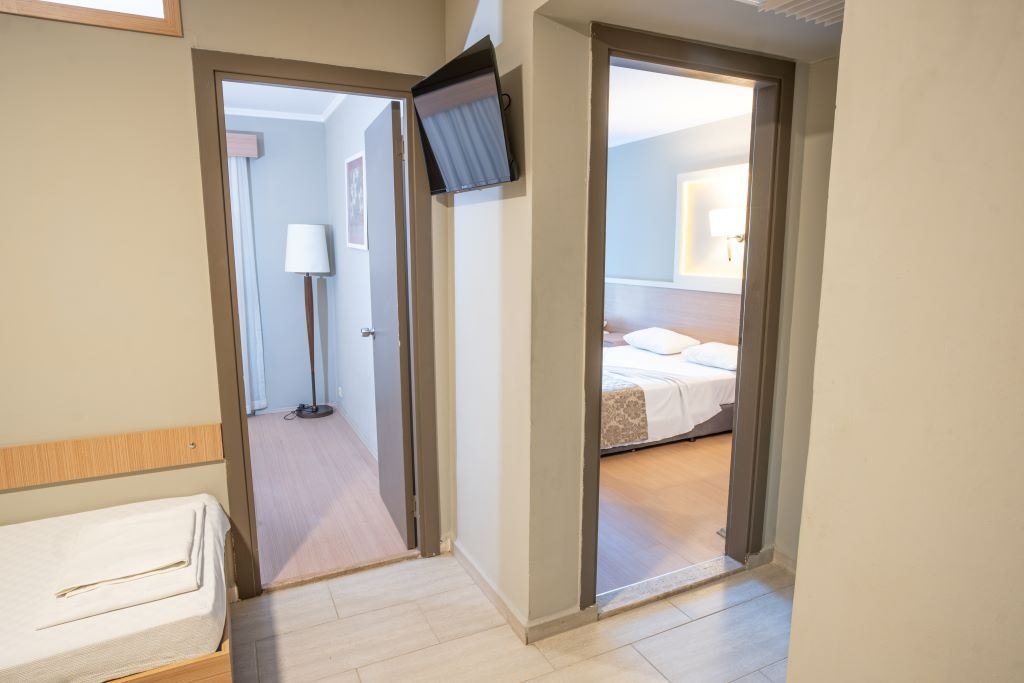 rooms-family-room-2-bedrooms