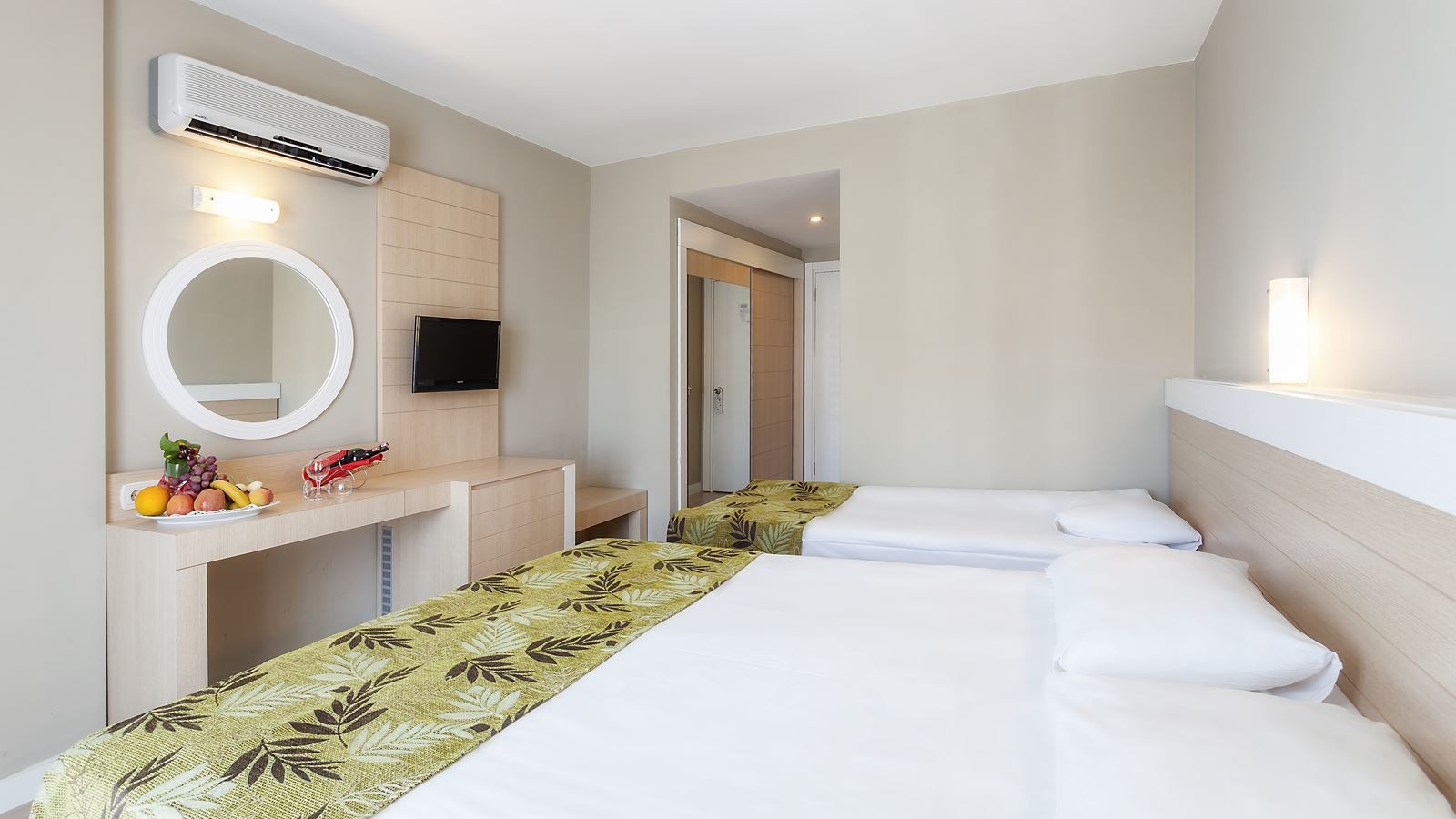 rooms-standard-pool-view-room