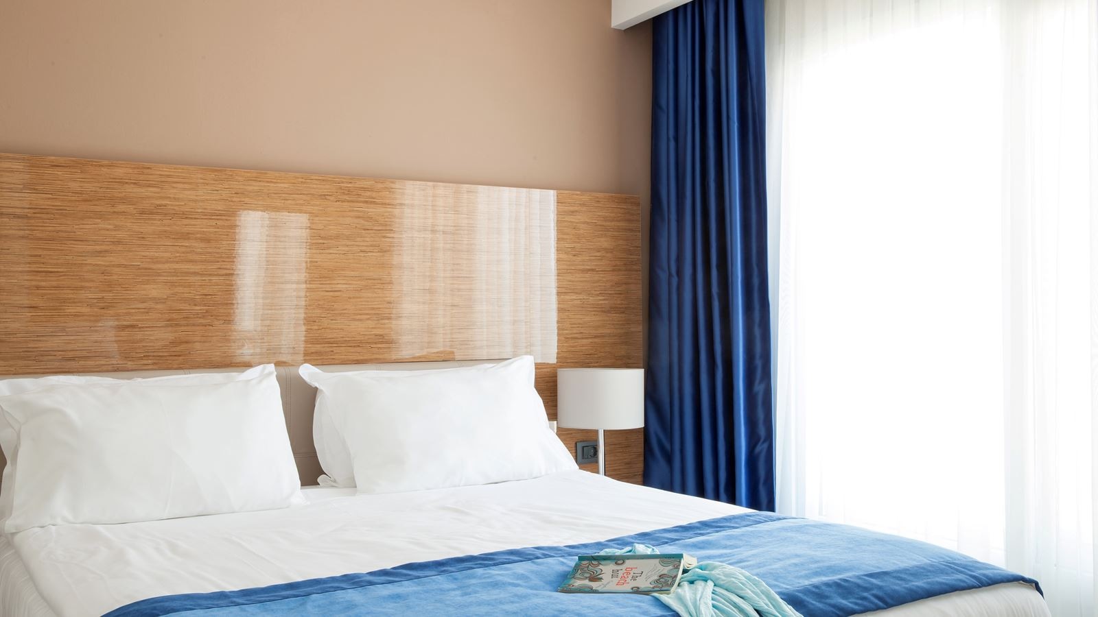 rooms-club-land-view