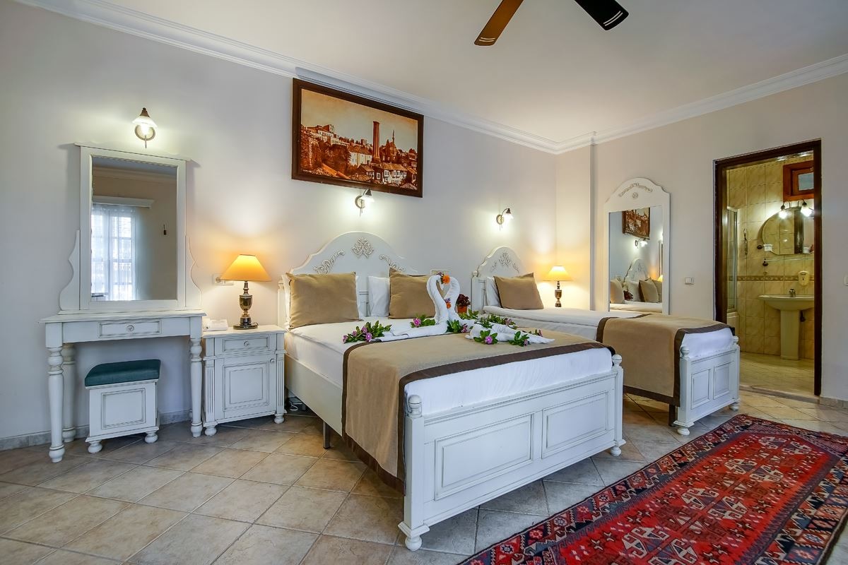 rooms-delux-with-jacuzzi