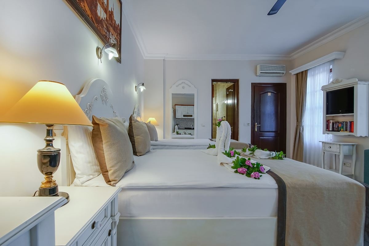 rooms-delux-with-jacuzzi