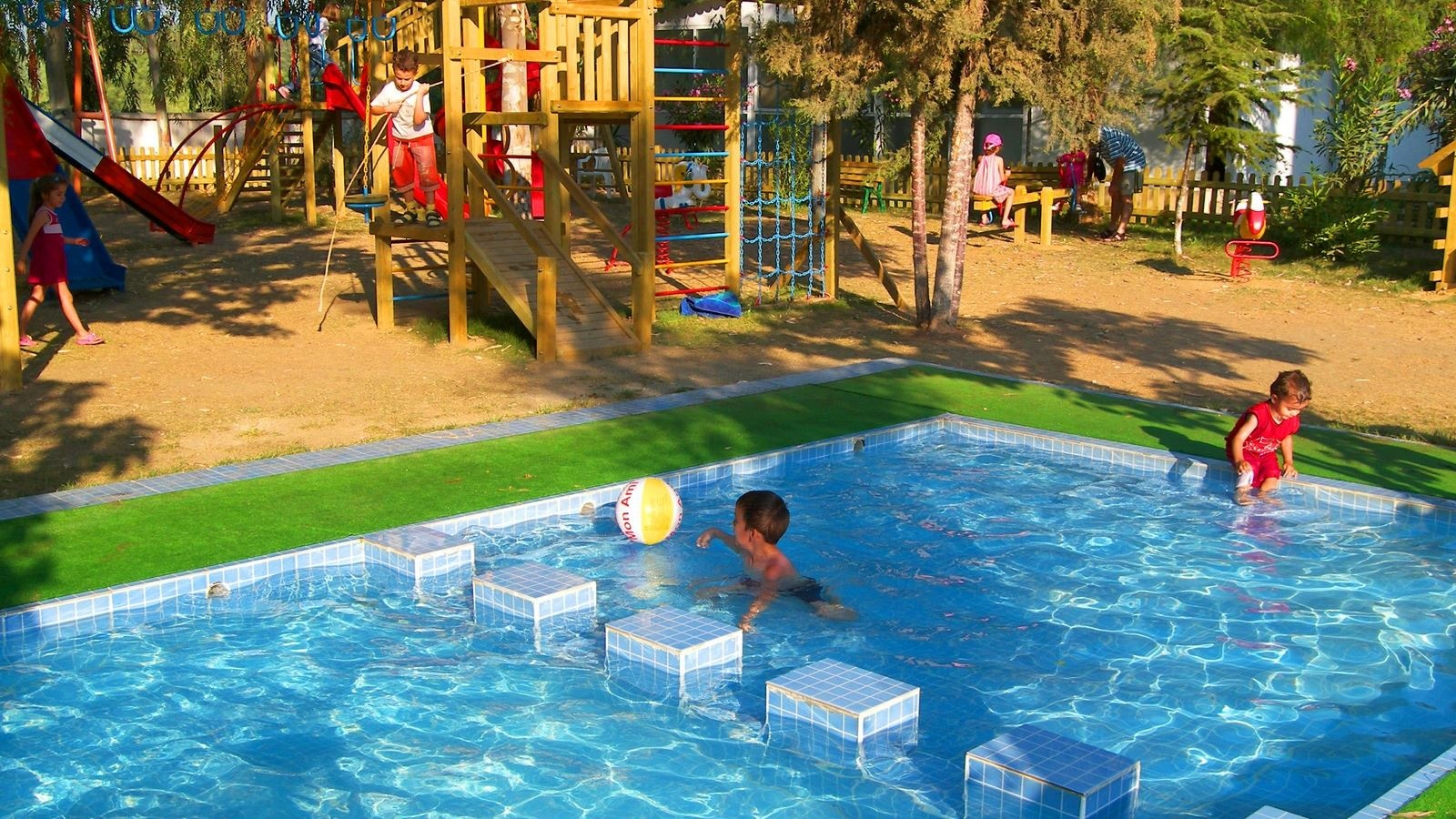 pools-outdoor-childrens-pool