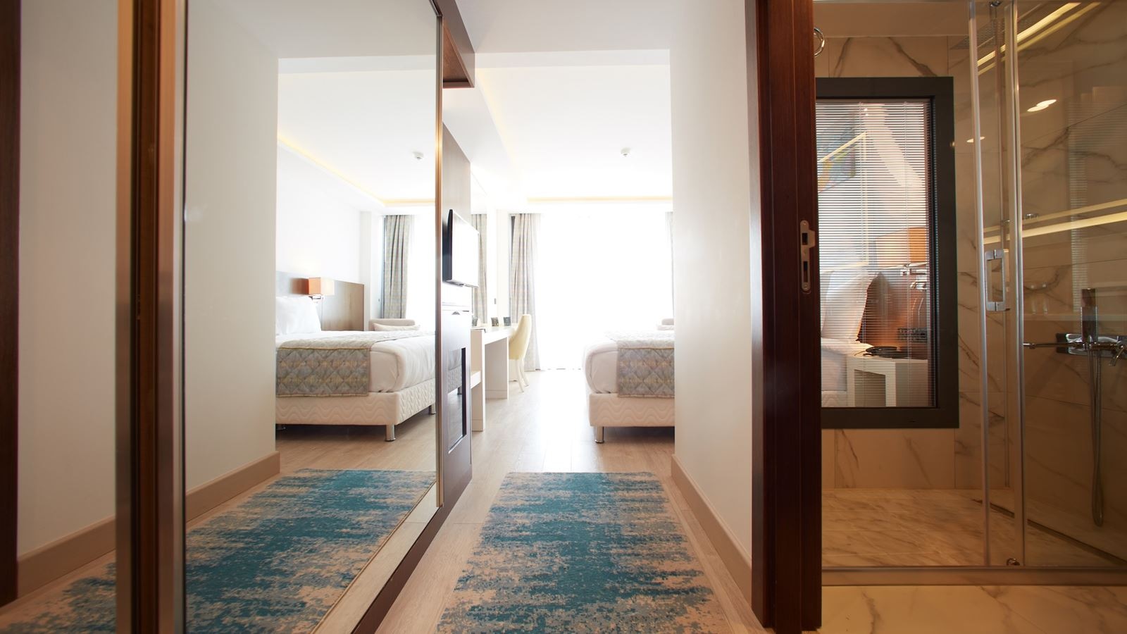 rooms-family-suit-oda