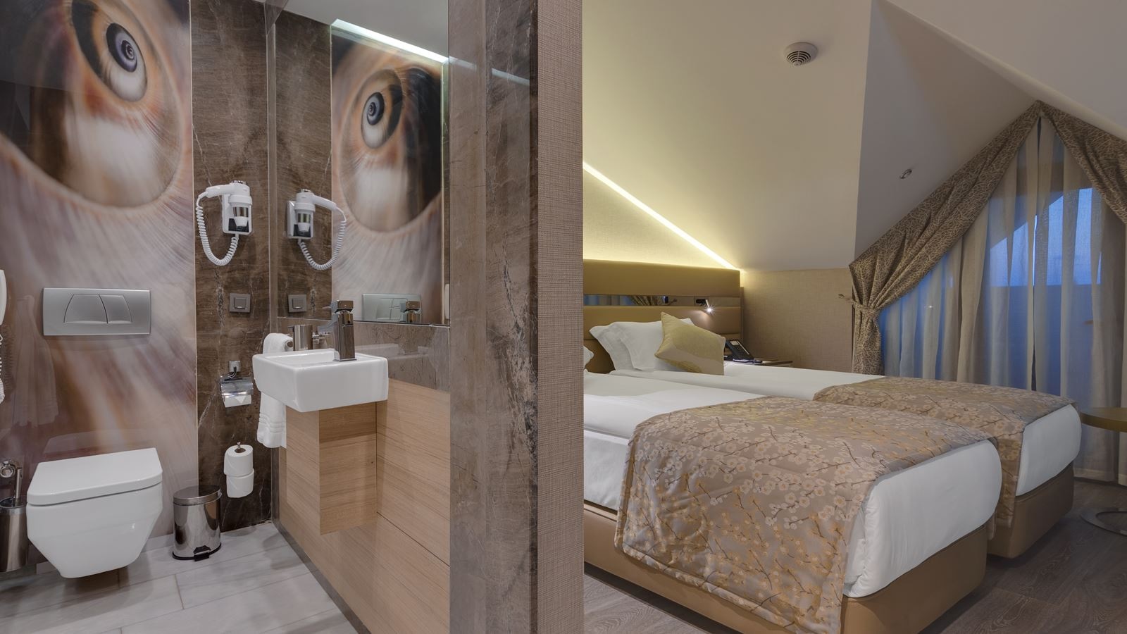 rooms-economy-roof-room