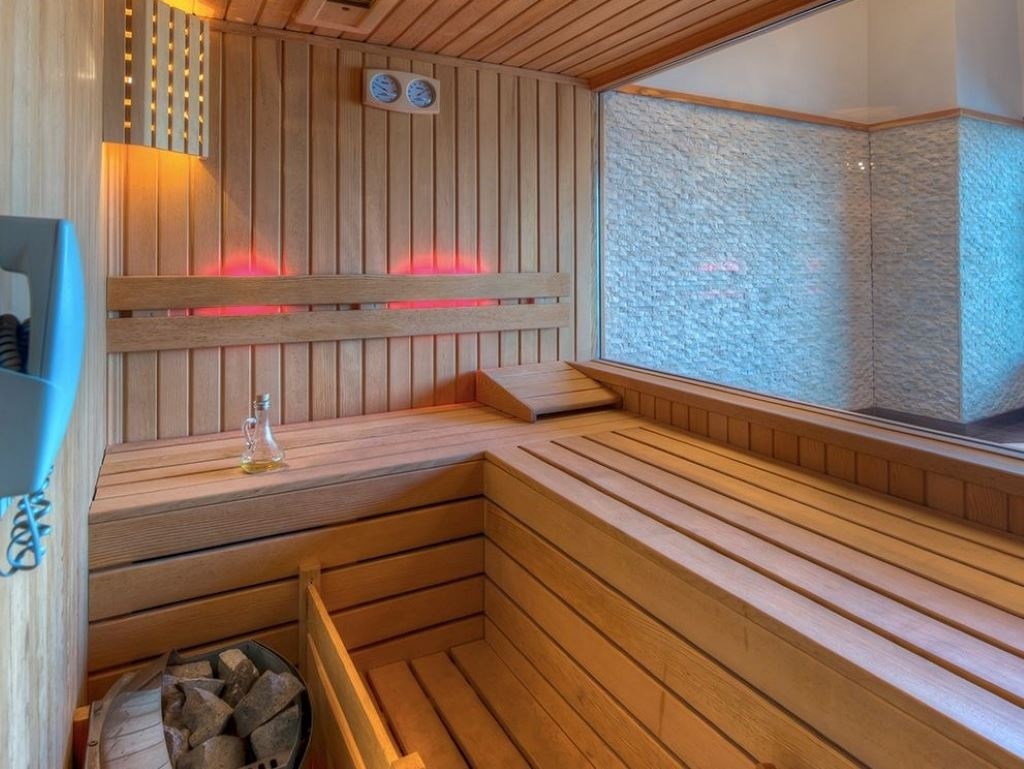 rooms-deluxe-land-view