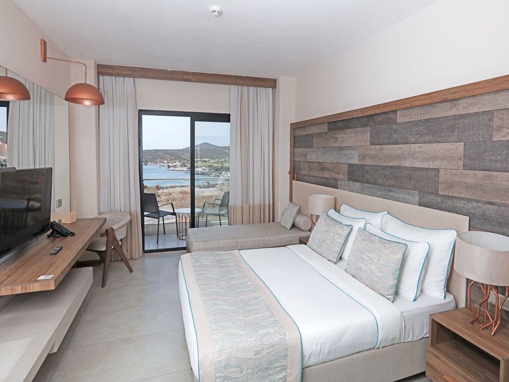 rooms-superior-sideseaview-room