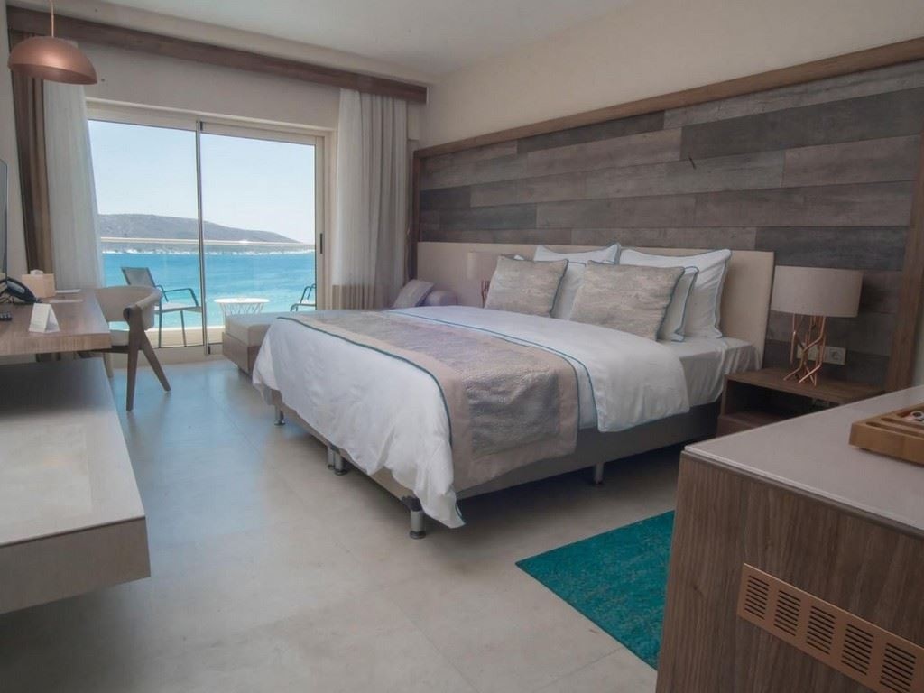 rooms-deluxe-seaview-room