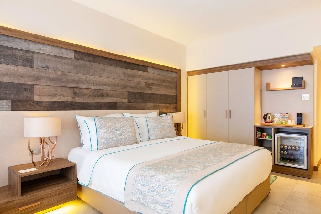 rooms-superior-landview-room