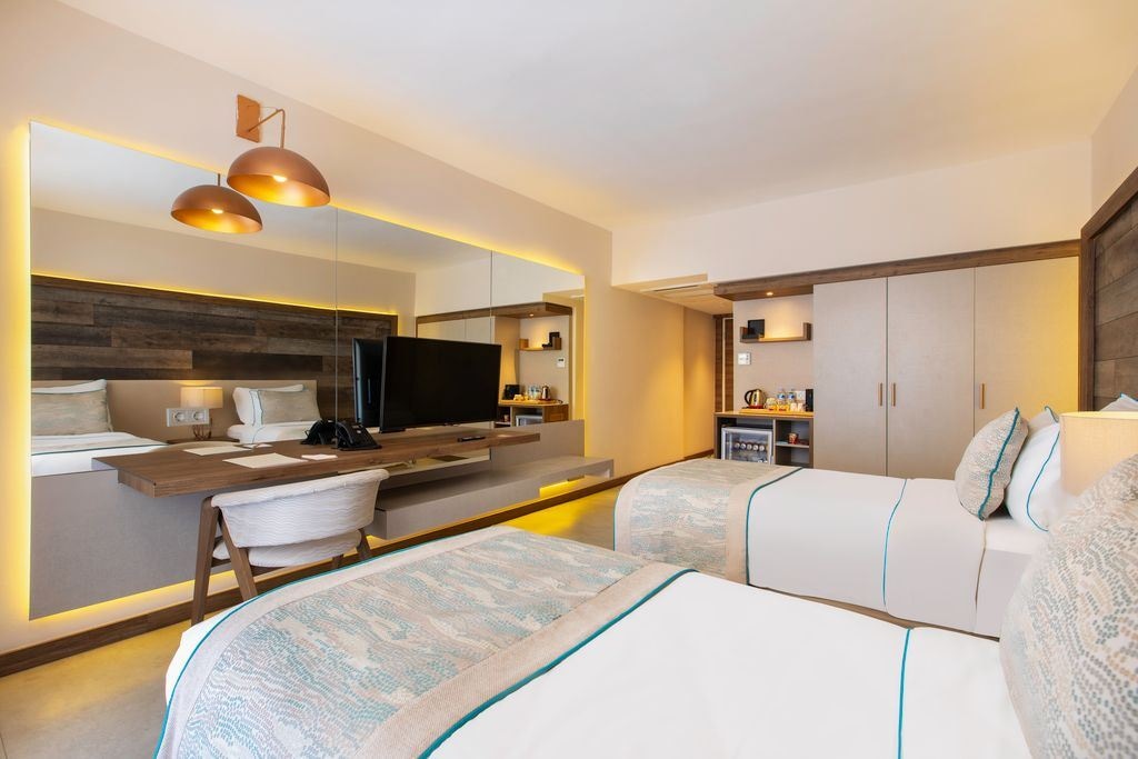 rooms-superior-landview-room