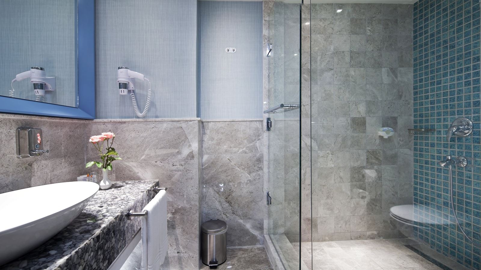 rooms-large-family-room