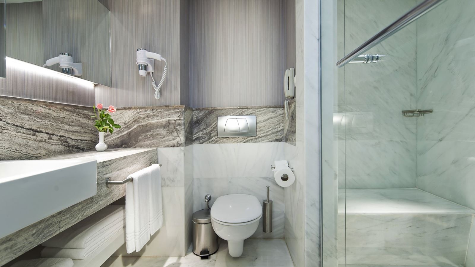 rooms-large-family-room