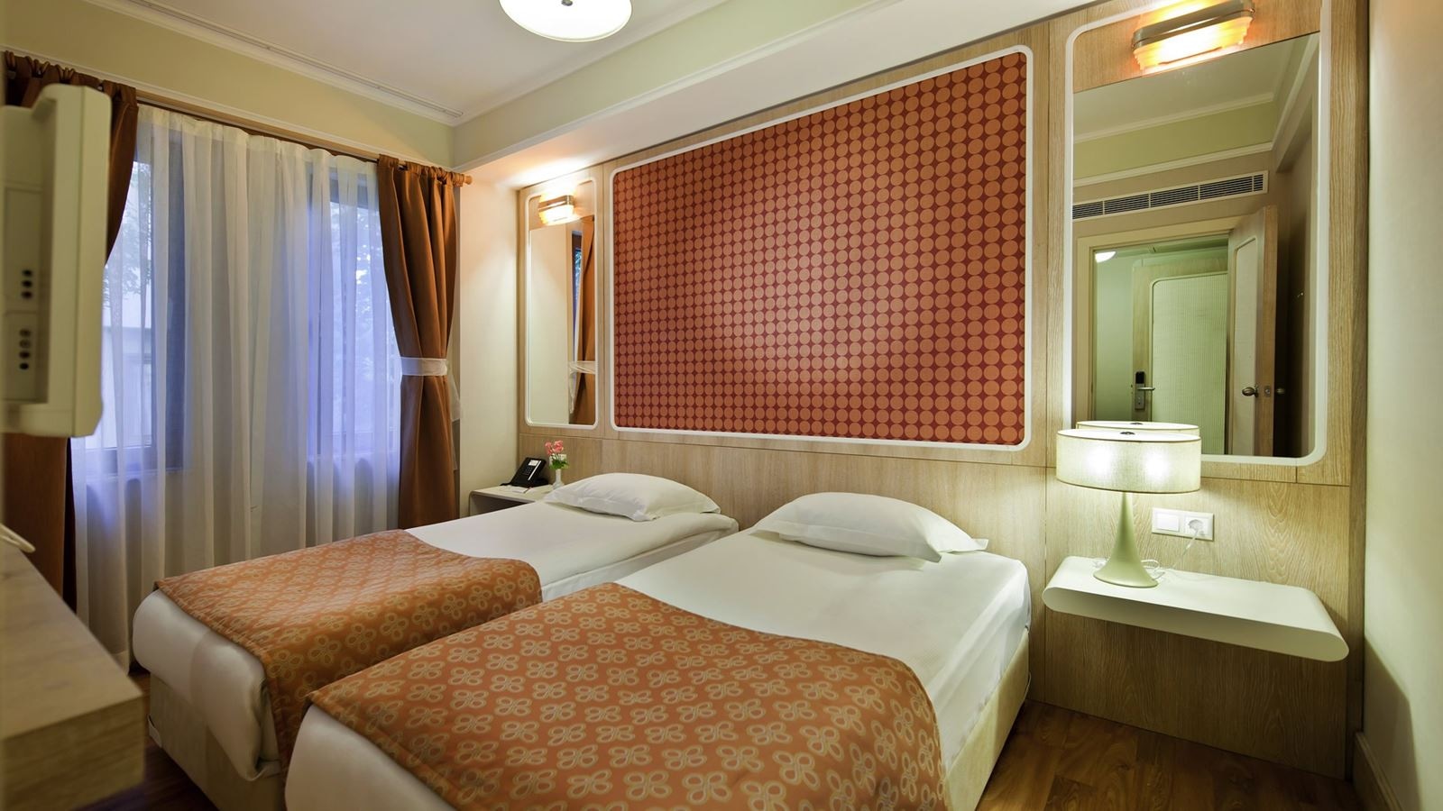 rooms-coral-family-room