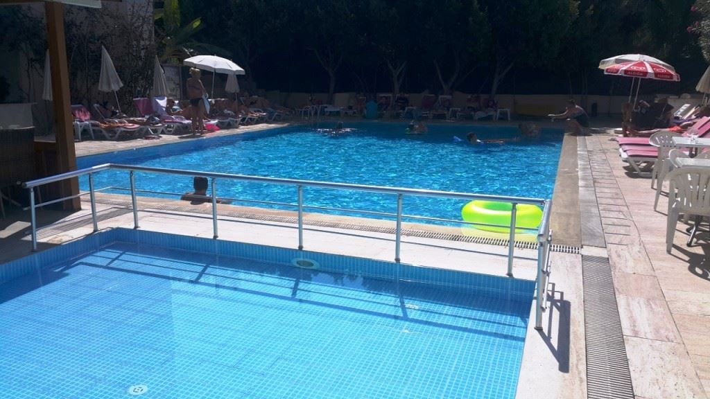 pools-outdoor-childrens-pool