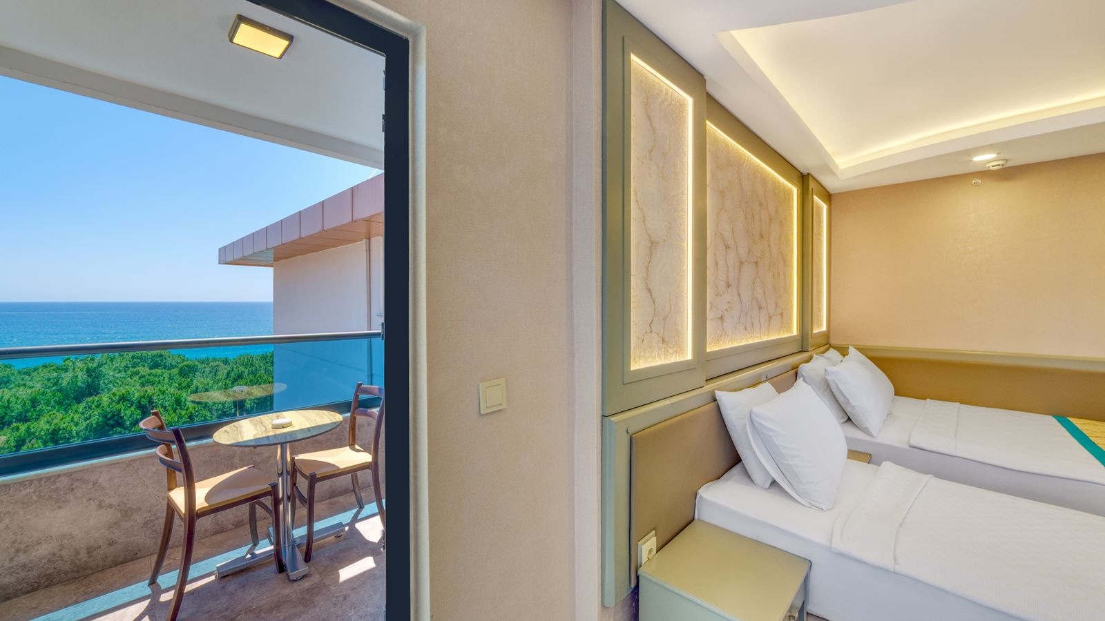 rooms-standard-room-sea-view-with-balcony