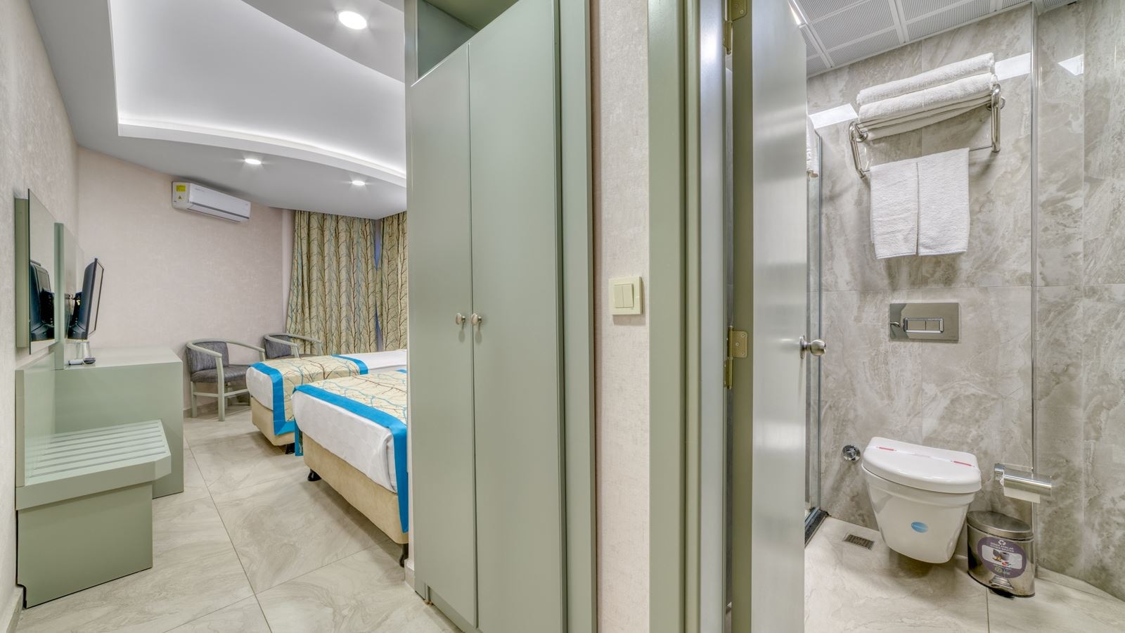 rooms-standard-room-land-view-with-balcony