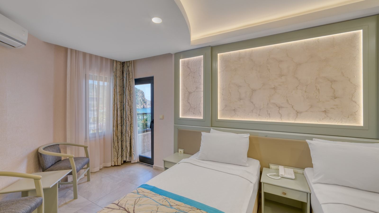 rooms-standard-room-sea-view-with-balcony