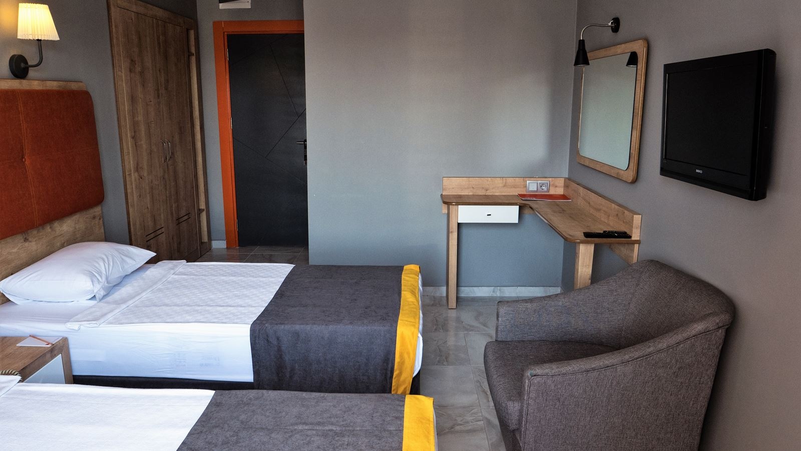 rooms-standard-land-view