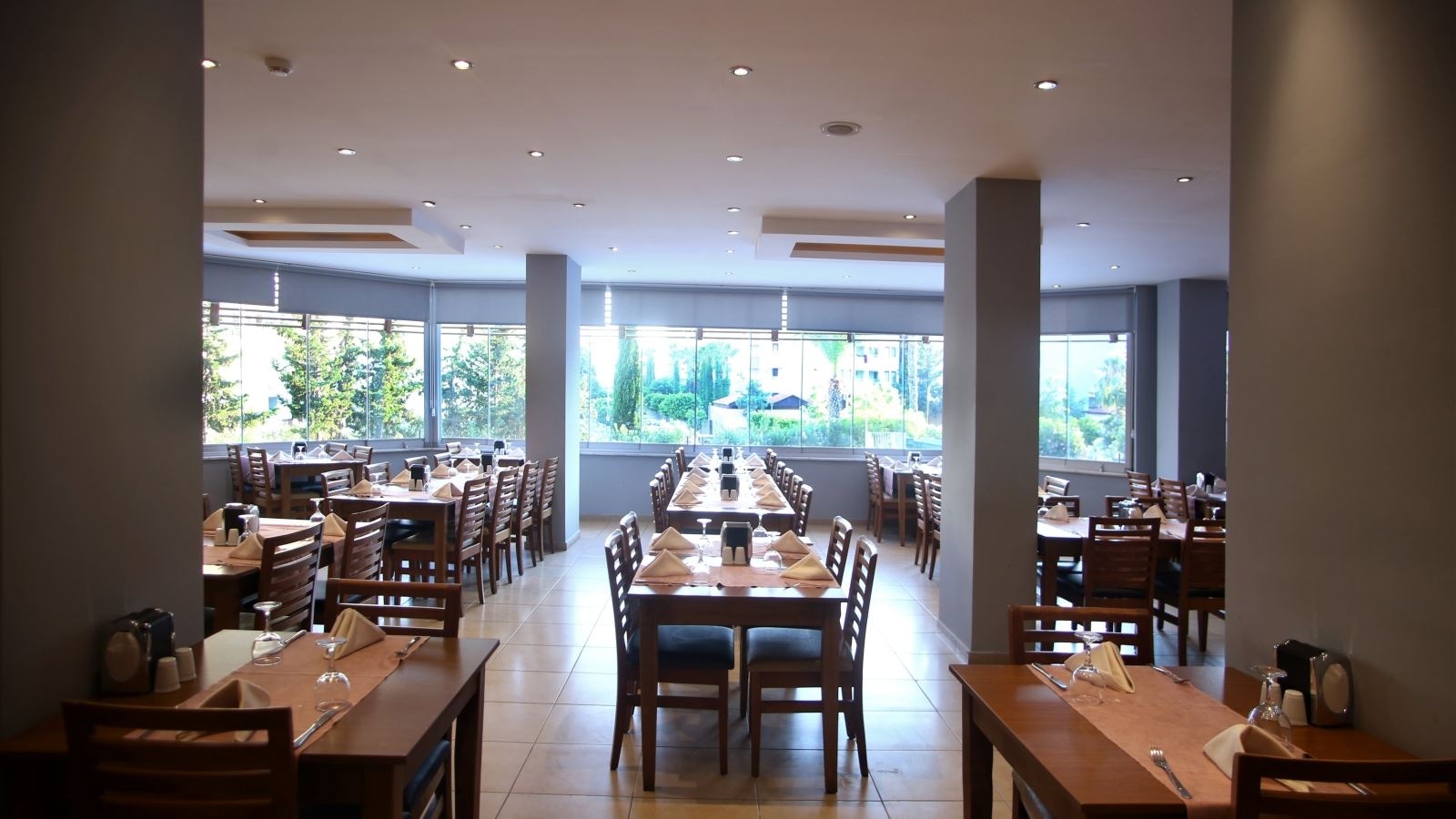 restaurants-restaurant