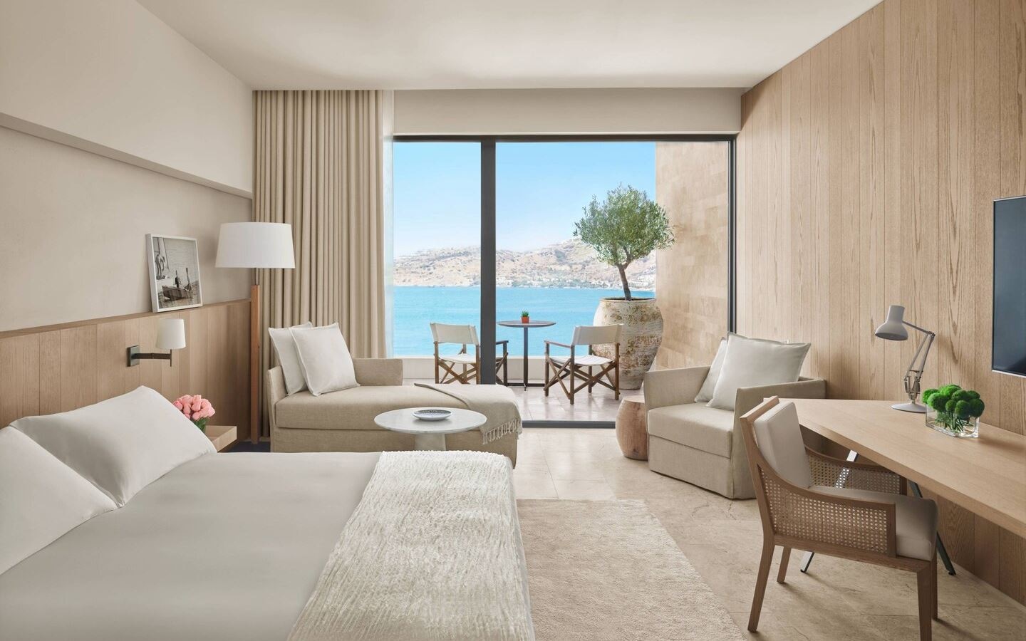 rooms-deluxe-sea-view-room