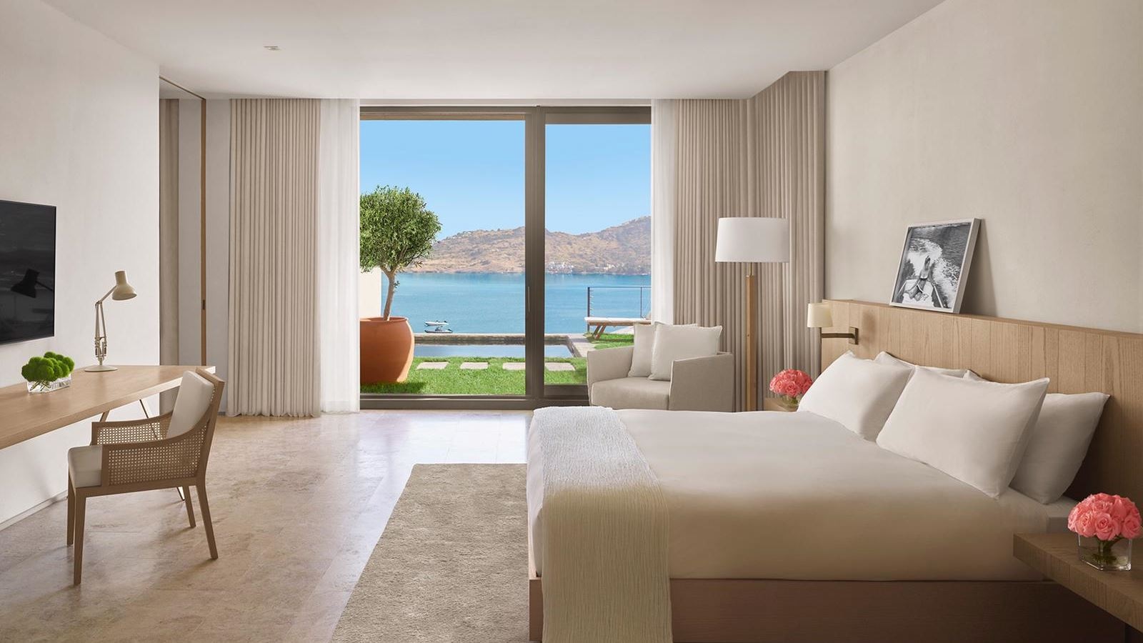 rooms-private-pool-suite