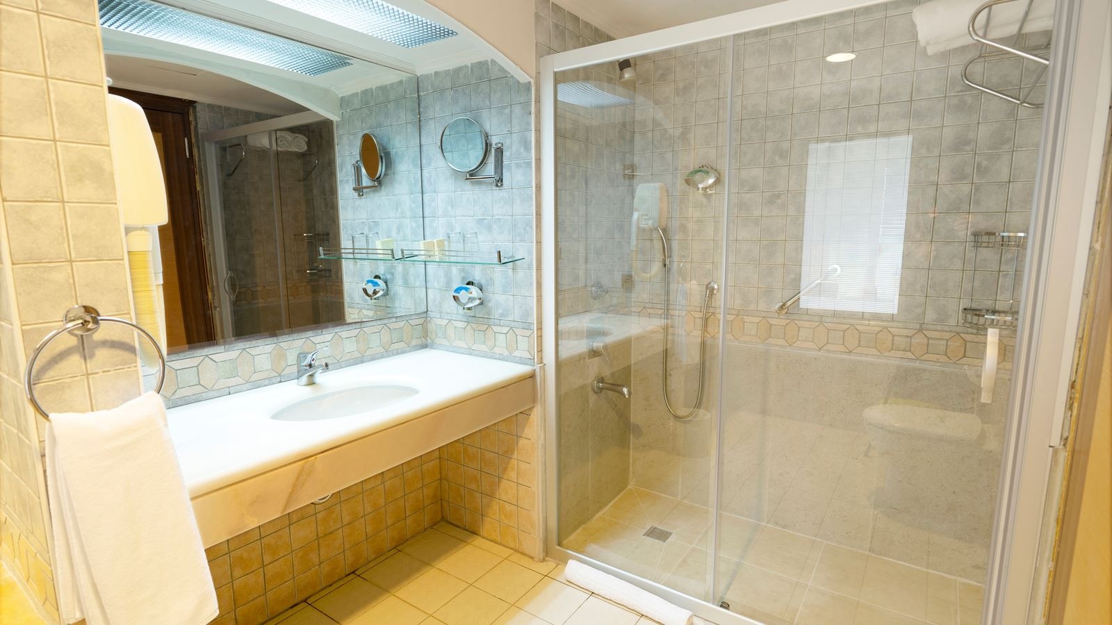 rooms-standard-garden-view-with-balcony