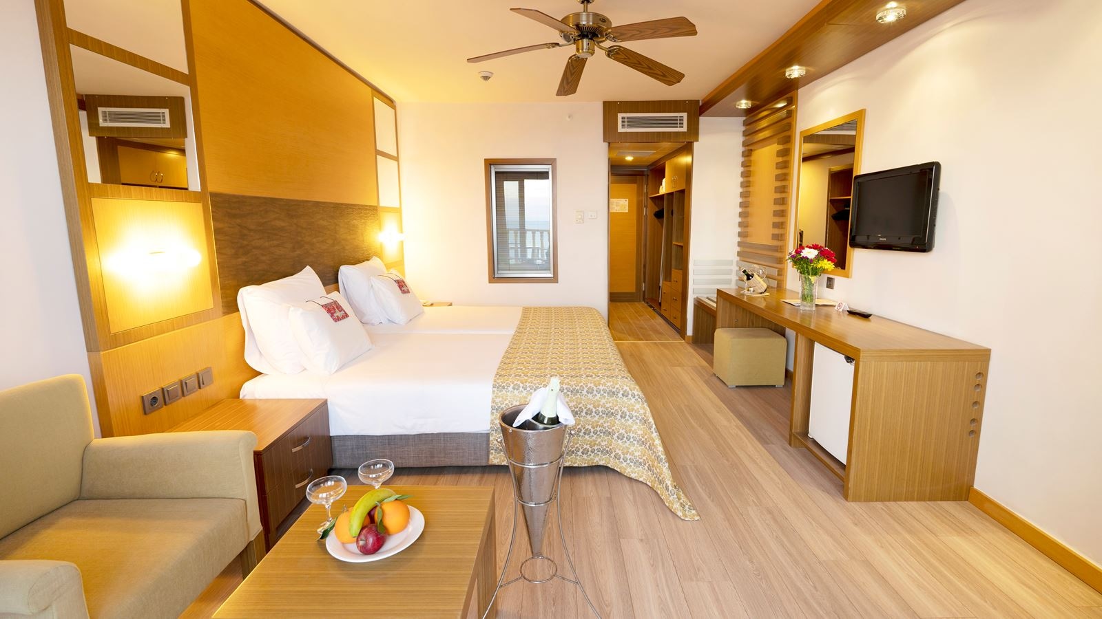 rooms-standard-garden-view-with-balcony