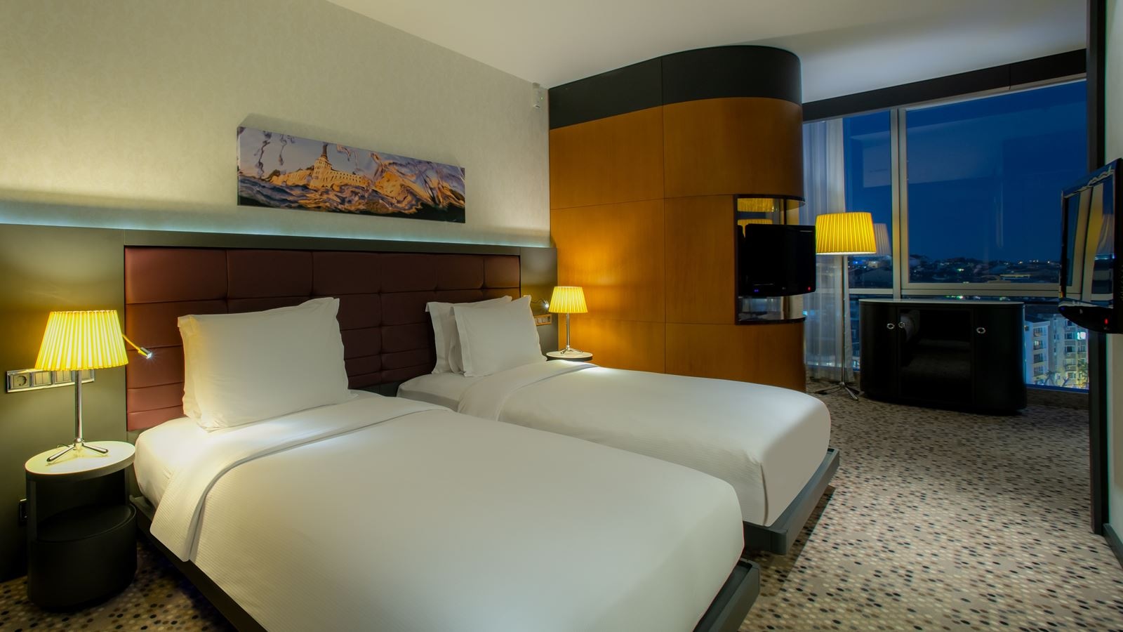 rooms-standard-room-with-city-view